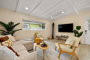 Charming Zen Venice Beach 3BR Home w/Patio & W/D